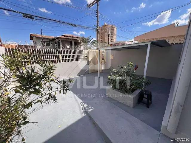 Casa / Sobrado para Locação em Uberlândia/MG Brasil 3 Quartos