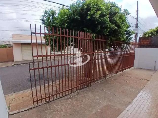 Casa / Sobrado para Locação em Uberlândia/MG Custódio Pereira 3 Quartos