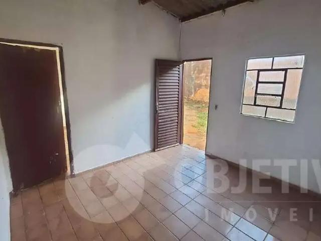 Casa / Sobrado para Locação em Uberlândia/MG Custódio Pereira 2 Quartos