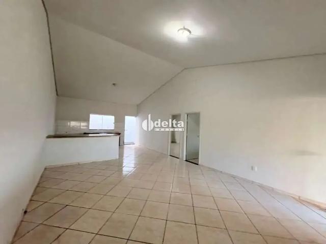 Casa / Sobrado para Locação em Uberlândia/MG Alto Umuarama 2 Quartos