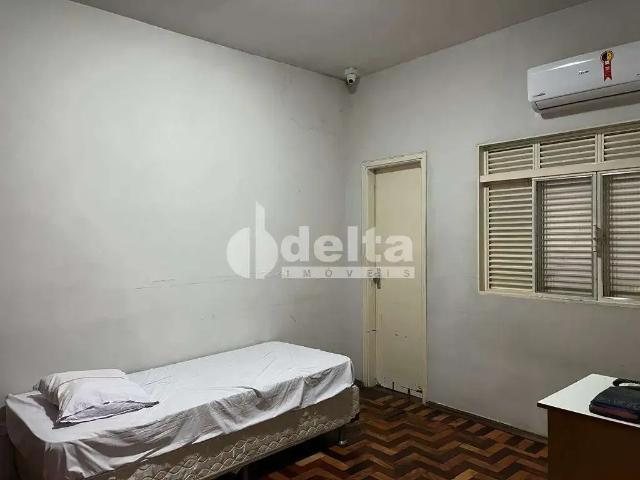 Casa / Sobrado para Locação em Uberlândia/MG Cazeca 4 Quartos