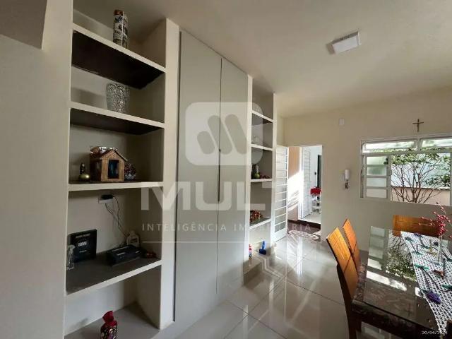 Casa / Sobrado para Locação em Uberlândia/MG Centro 4 Quartos
