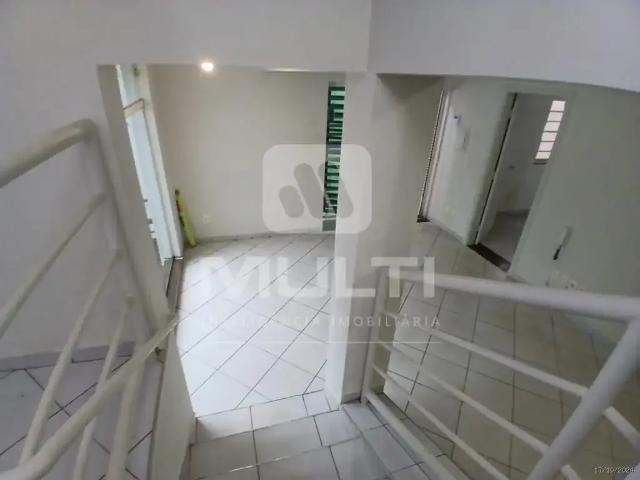 Casa / Sobrado para Locação em Uberlândia/MG Centro 1 Quartos