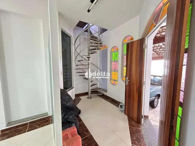 Casa / Sobrado para Locação em Uberlândia/MG Chácaras Tubalina e Quartel 4 Quartos
