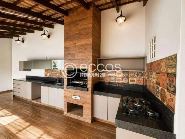 Casa / Sobrado para Locação em Uberlândia/MG Cidade Jardim 3 Quartos