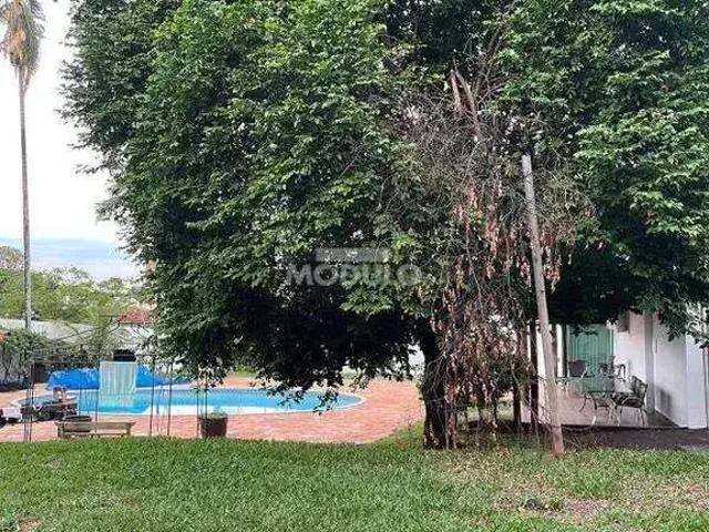 Casa / Sobrado para Locação em Uberlândia/MG Cidade Jardim 4 Quartos