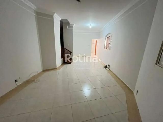Casa / Sobrado para Locação em Uberlândia/MG Fundinho 3 Quartos