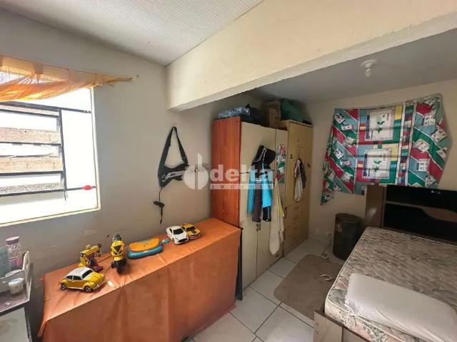 Casa / Sobrado para Locação em Uberlândia/MG Fundinho 3 Quartos
