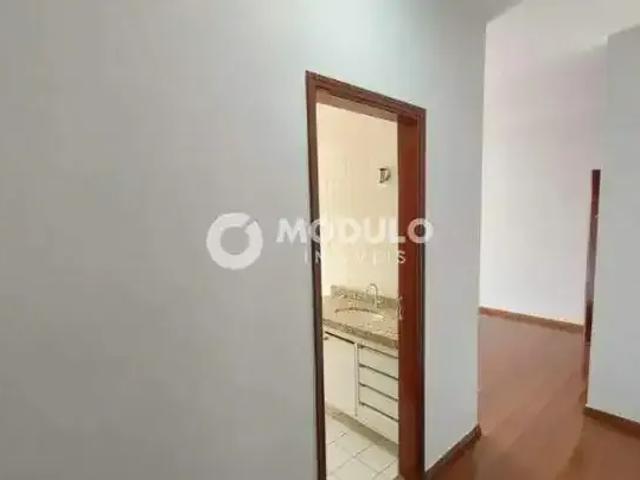 Casa / Sobrado para Locação em Uberlândia/MG Fundinho 4 Quartos