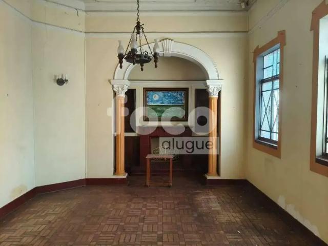 Casa / Sobrado para Locação em Uberlândia/MG Fundinho 4 Quartos