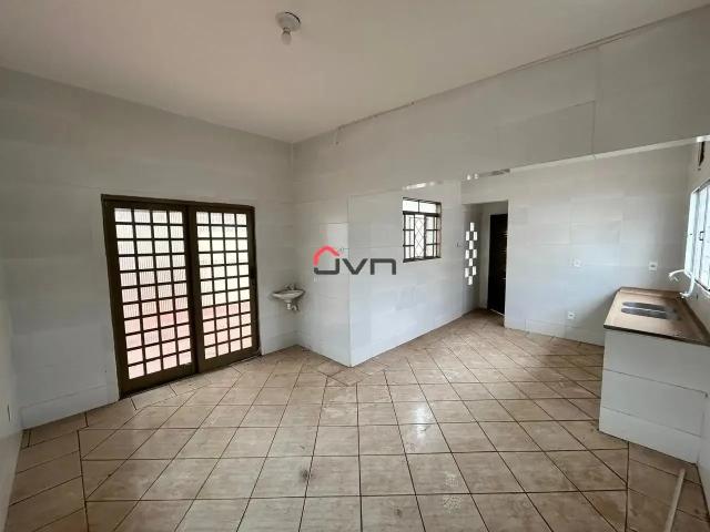 Casa / Sobrado para Locação em Uberlândia/MG Fundinho 4 Quartos