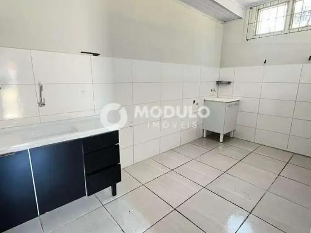 Casa / Sobrado para Locação em Uberlândia/MG Jaraguá 2 Quartos