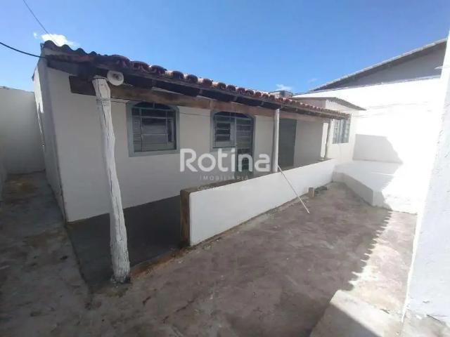 Casa / Sobrado para Locação em Uberlândia/MG Jaraguá 4 Quartos