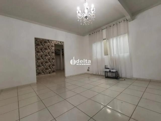 Casa / Sobrado para Locação em Uberlândia/MG Jaraguá 4 Quartos