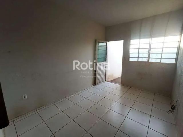 Casa / Sobrado para Locação em Uberlândia/MG Jardim Canaã 2 Quartos