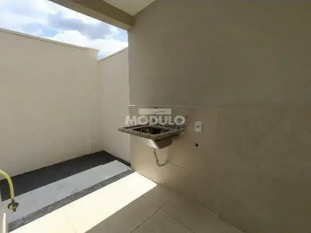 Casa / Sobrado para Locação em Uberlândia/MG Jardim Colina 3 Quartos