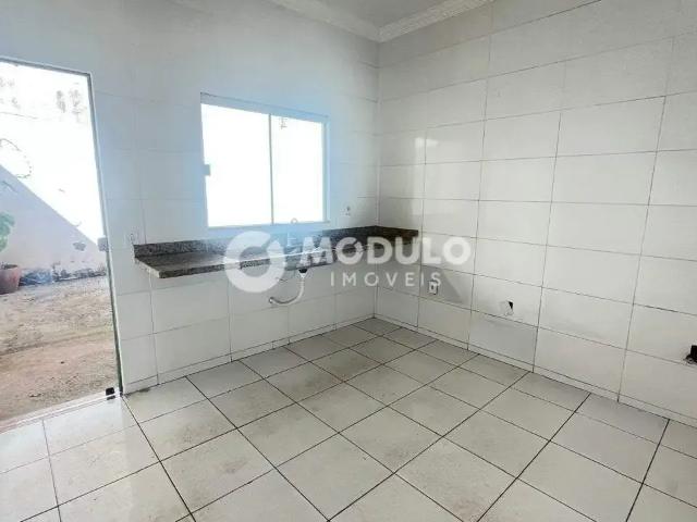 Casa / Sobrado para Locação em Uberlândia/MG Jardim das Palmeiras 2 Quartos