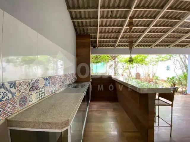Casa / Sobrado para Locação em Uberlândia/MG Jardim das Palmeiras 4 Quartos