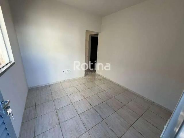 Casa / Sobrado para Locação em Uberlândia/MG Jardim Europa 2 Quartos