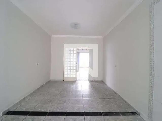 Casa / Sobrado para Locação em Uberlândia/MG Jardim Europa 2 Quartos