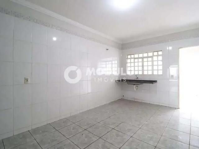 Casa / Sobrado para Locação em Uberlândia/MG Jardim Europa 2 Quartos