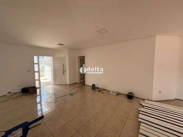 Casa / Sobrado para Locação em Uberlândia/MG Jardim Karaíba 3 Quartos