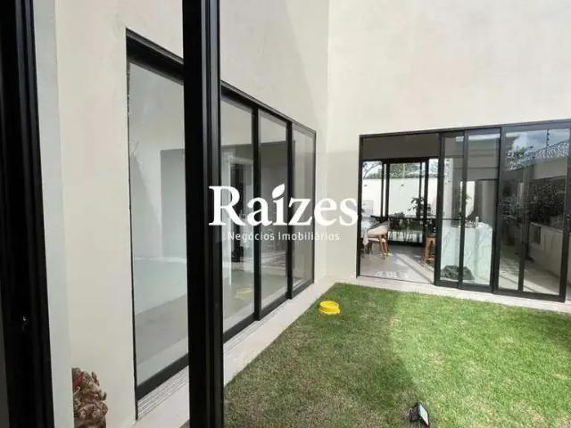 Casa / Sobrado para Locação em Uberlândia/MG Jardim Karaíba 3 Quartos
