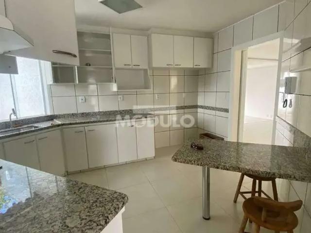 Casa / Sobrado para Locação em Uberlândia/MG Jardim Karaíba 3 Quartos