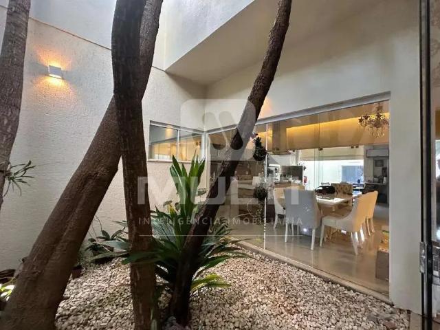 Casa / Sobrado para Locação em Uberlândia/MG Jardim Karaíba 3 Quartos