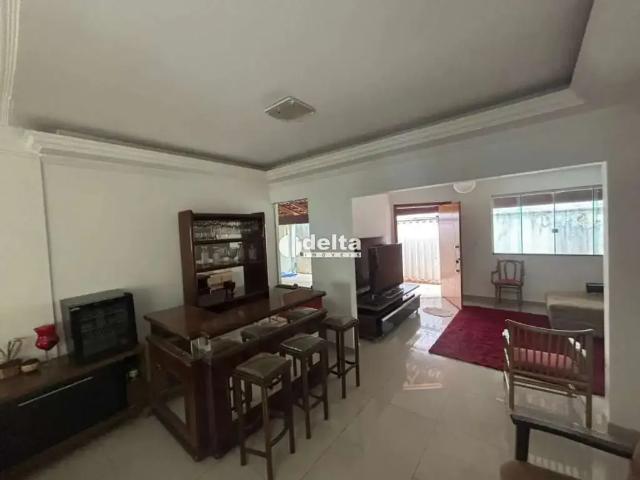 Casa / Sobrado para Locação em Uberlândia/MG Jardim Karaíba 3 Quartos
