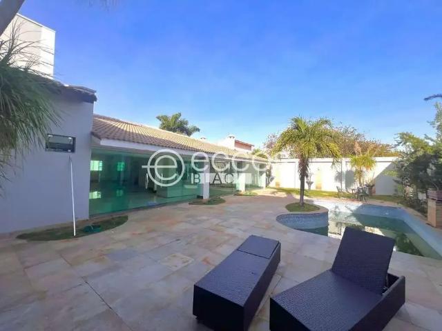 Casa / Sobrado para Locação em Uberlândia/MG Jardim Karaíba 3 Quartos