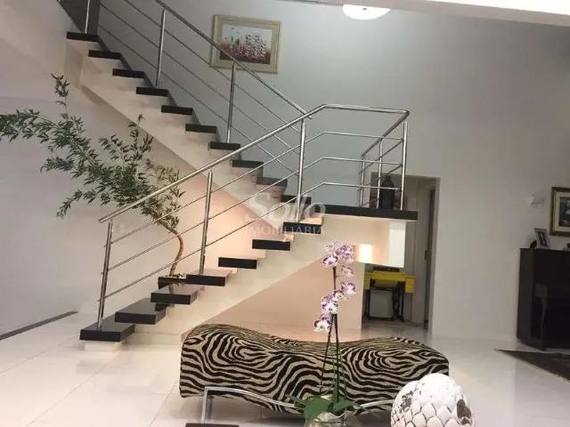 Casa / Sobrado para Locação em Uberlândia/MG Jardim Karaíba 4 Quartos
