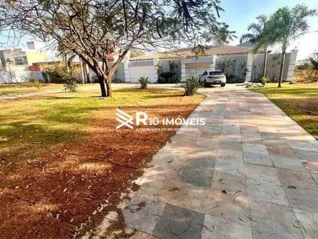 Casa / Sobrado para Locação em Uberlândia/MG Jardim Karaíba 4 Quartos