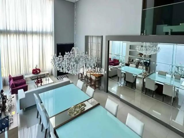 Casa / Sobrado para Locação em Uberlândia/MG Jardim Karaíba 4 Quartos