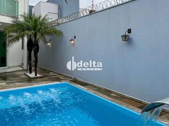 Casa / Sobrado para Locação em Uberlândia/MG Jardim Karaíba 4 Quartos