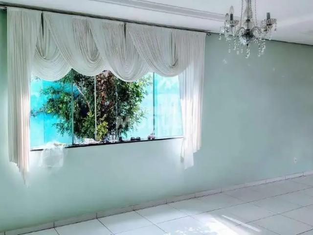 Casa / Sobrado para Locação em Uberlândia/MG Jardim Karaíba 5 Quartos