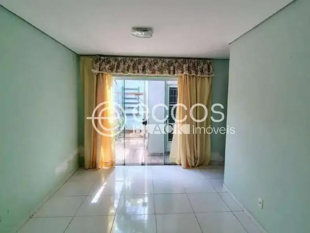 Casa / Sobrado para Locação em Uberlândia/MG Jardim Karaíba 8 Quartos