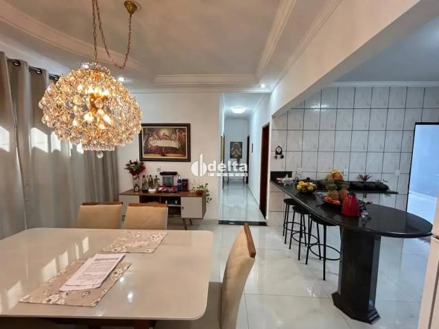 Casa / Sobrado para Locação em Uberlândia/MG Jardim Patrícia 4 Quartos