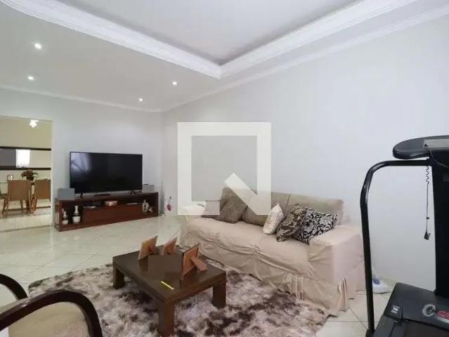 Casa / Sobrado para Locação em Uberlândia/MG Jardim Patrícia 6 Quartos