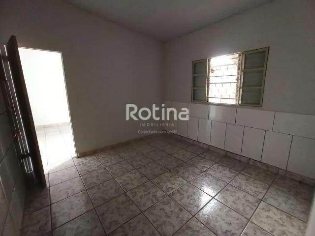 Casa / Sobrado para Locação em Uberlândia/MG Jardim Patrícia 2 Quartos