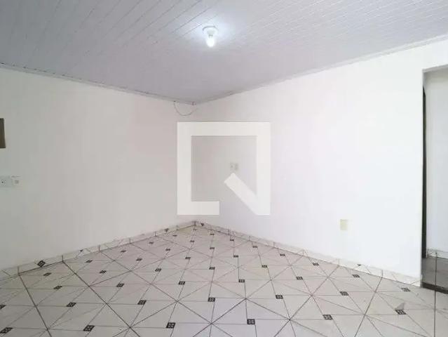 Casa / Sobrado para Locação em Uberlândia/MG Laranjeiras 2 Quartos