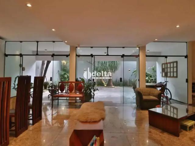Casa / Sobrado para Locação em Uberlândia/MG Lidice 4 Quartos