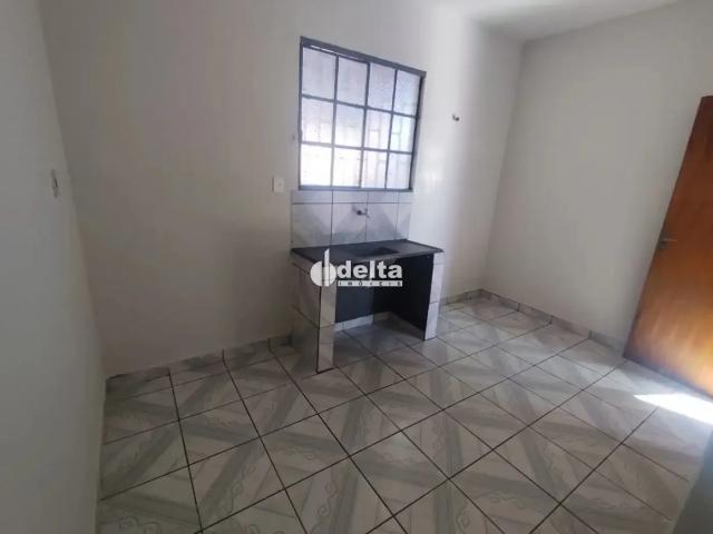 Casa / Sobrado para Locação em Uberlândia/MG Pacaembu 2 Quartos