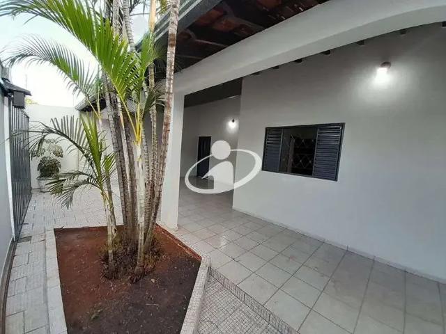 Casa / Sobrado para Locação em Uberlândia/MG Planalto 3 Quartos