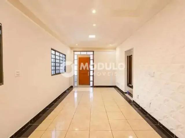 Casa / Sobrado para Locação em Uberlândia/MG Planalto 4 Quartos