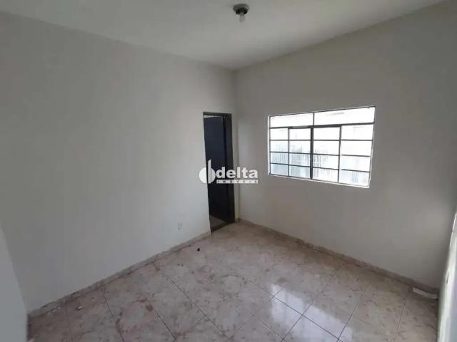 Casa / Sobrado para Locação em Uberlândia/MG Presidente Roosevelt 3 Quartos