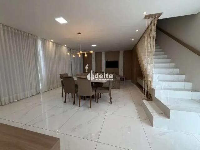 Casa / Sobrado para Locação em Uberlândia/MG Presidente Roosevelt 3 Quartos