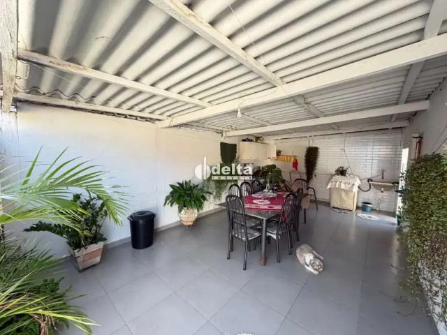 Casa / Sobrado para Locação em Uberlândia/MG Presidente Roosevelt 3 Quartos
