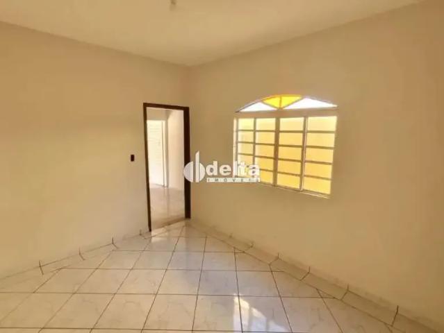 Casa / Sobrado para Locação em Uberlândia/MG Presidente Roosevelt 4 Quartos