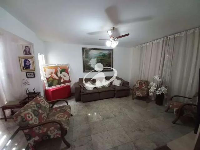 Casa / Sobrado para Locação em Uberlândia/MG Presidente Roosevelt 5 Quartos